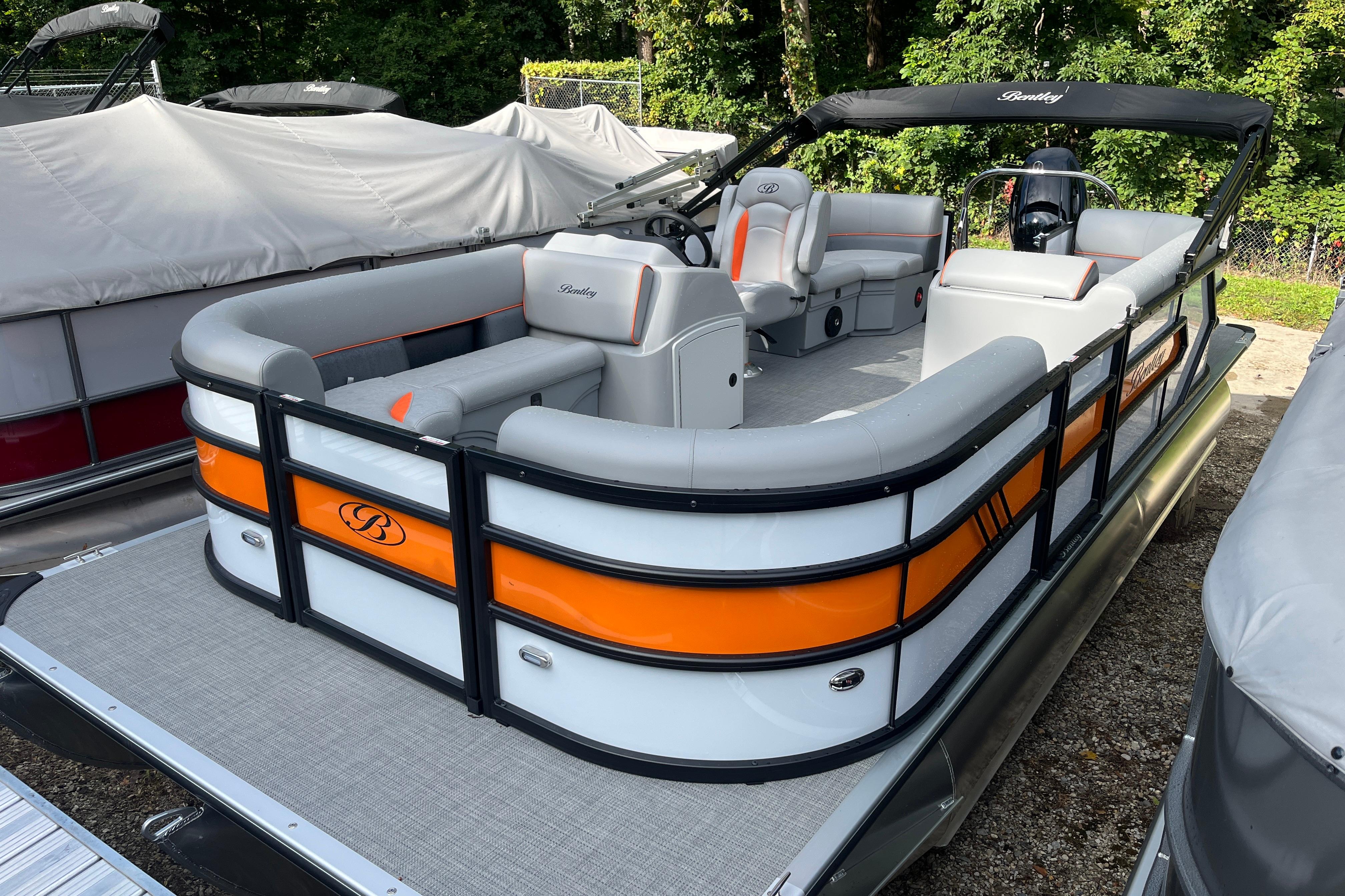 2025 Bentley Pontoons Bolt