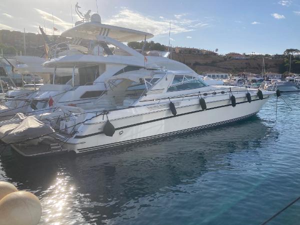 Sea Ray 630 Sport 1991 Sea Ray 630 Sport yacht docked in a sunny marina.