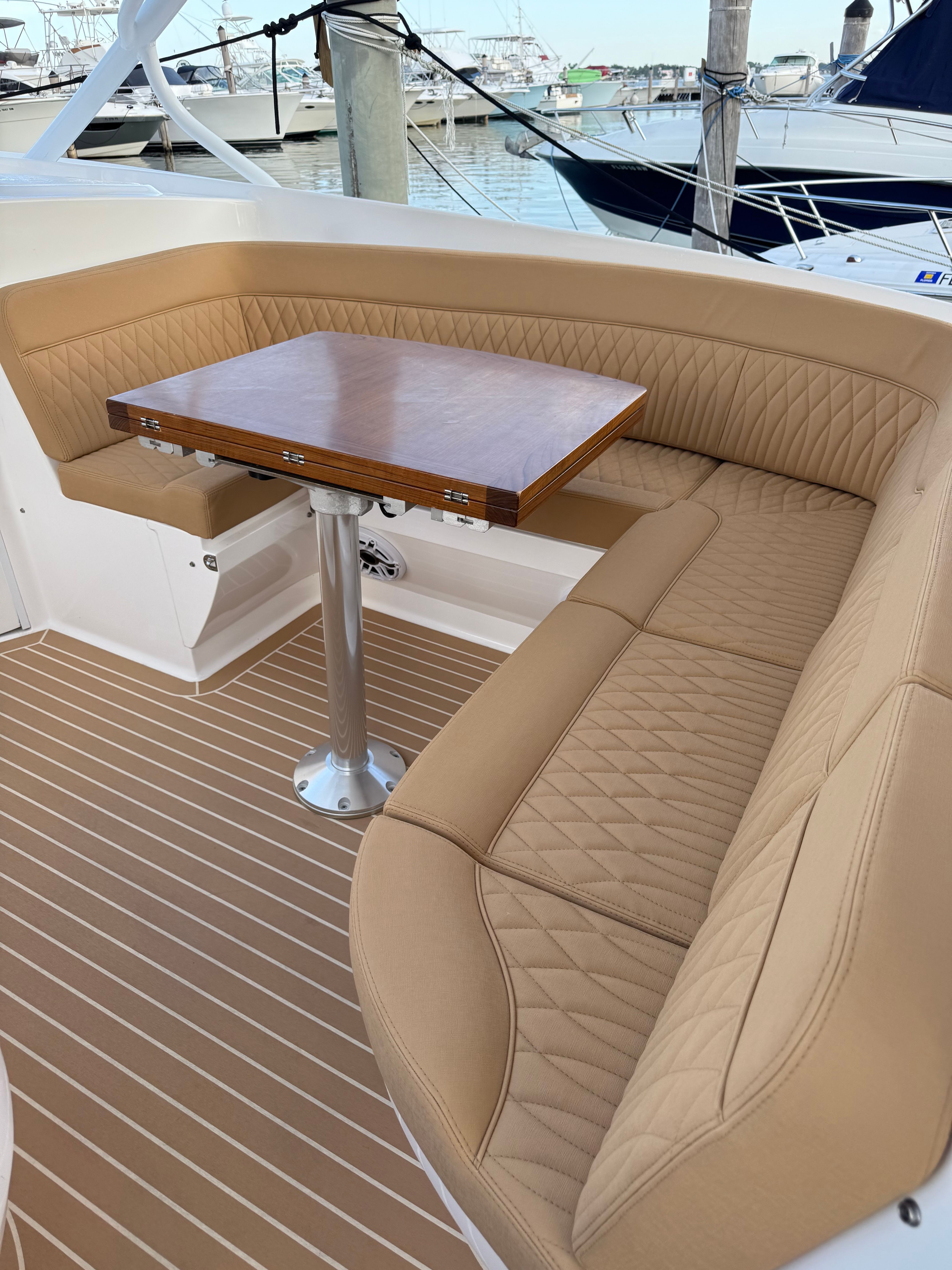 2019 Intrepid 407 Cuddy