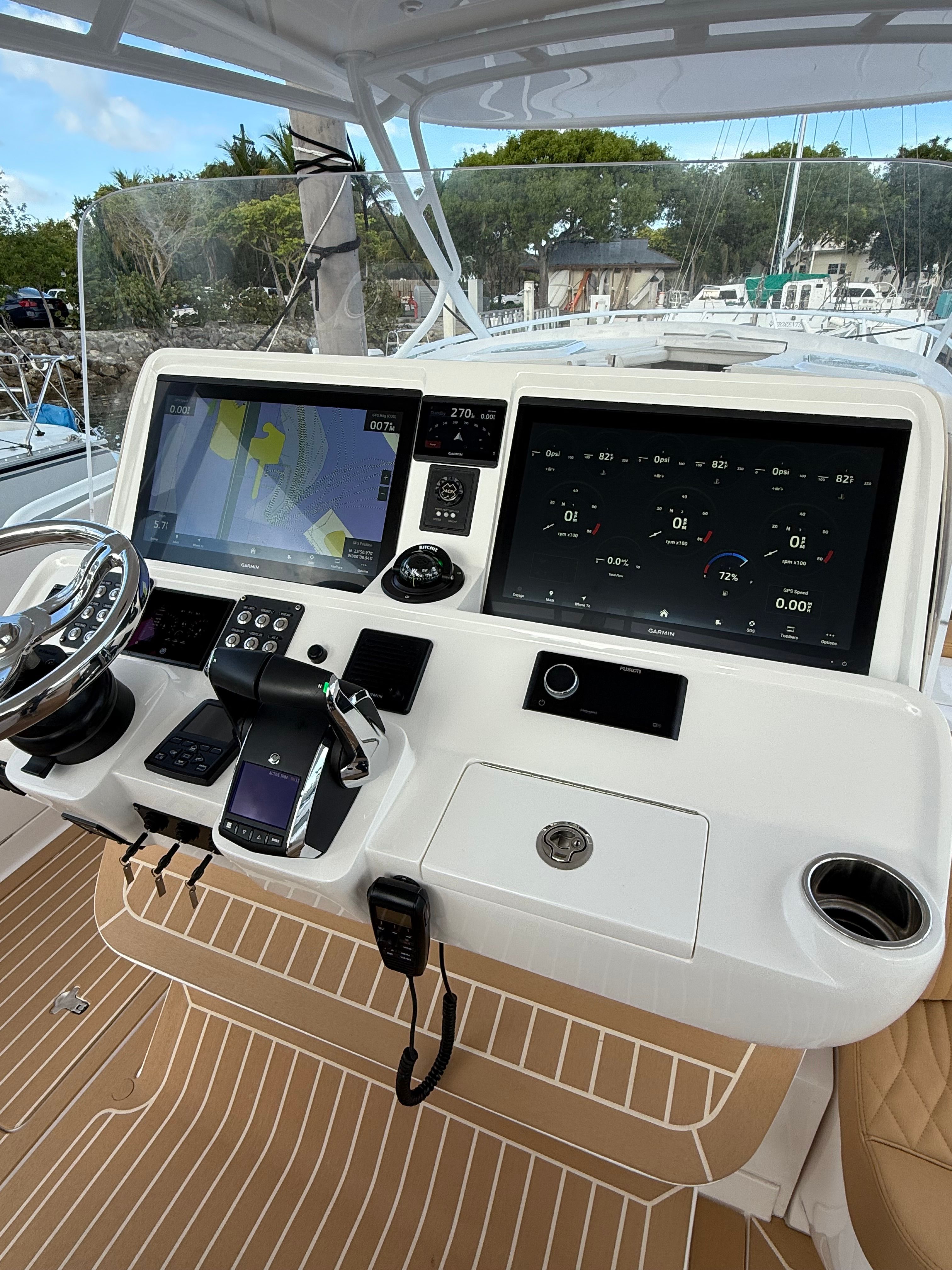 2019 Intrepid 407 Cuddy