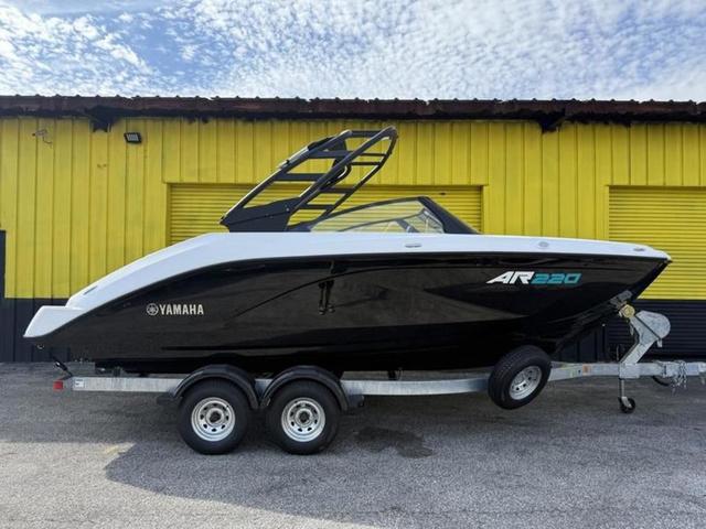 2025 Yamaha Boats AR220