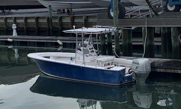 SeaCraft 23 Center Console 2003 SeaCraft 23 Center Console boat docked in marina.