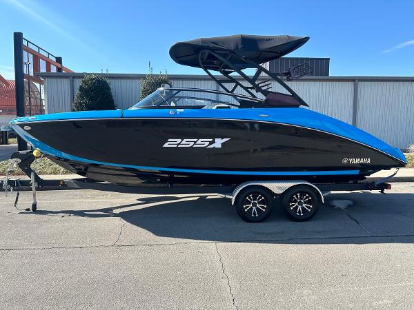 2023 Yamaha Boats 255XD