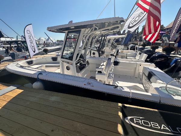 2024 Robalo R250