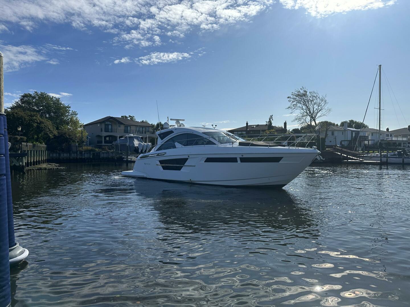 2021 Cruisers Yachts 54 Cantius
