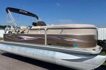 2012 Sylvan 820 MIRAGE PARTY FISH
