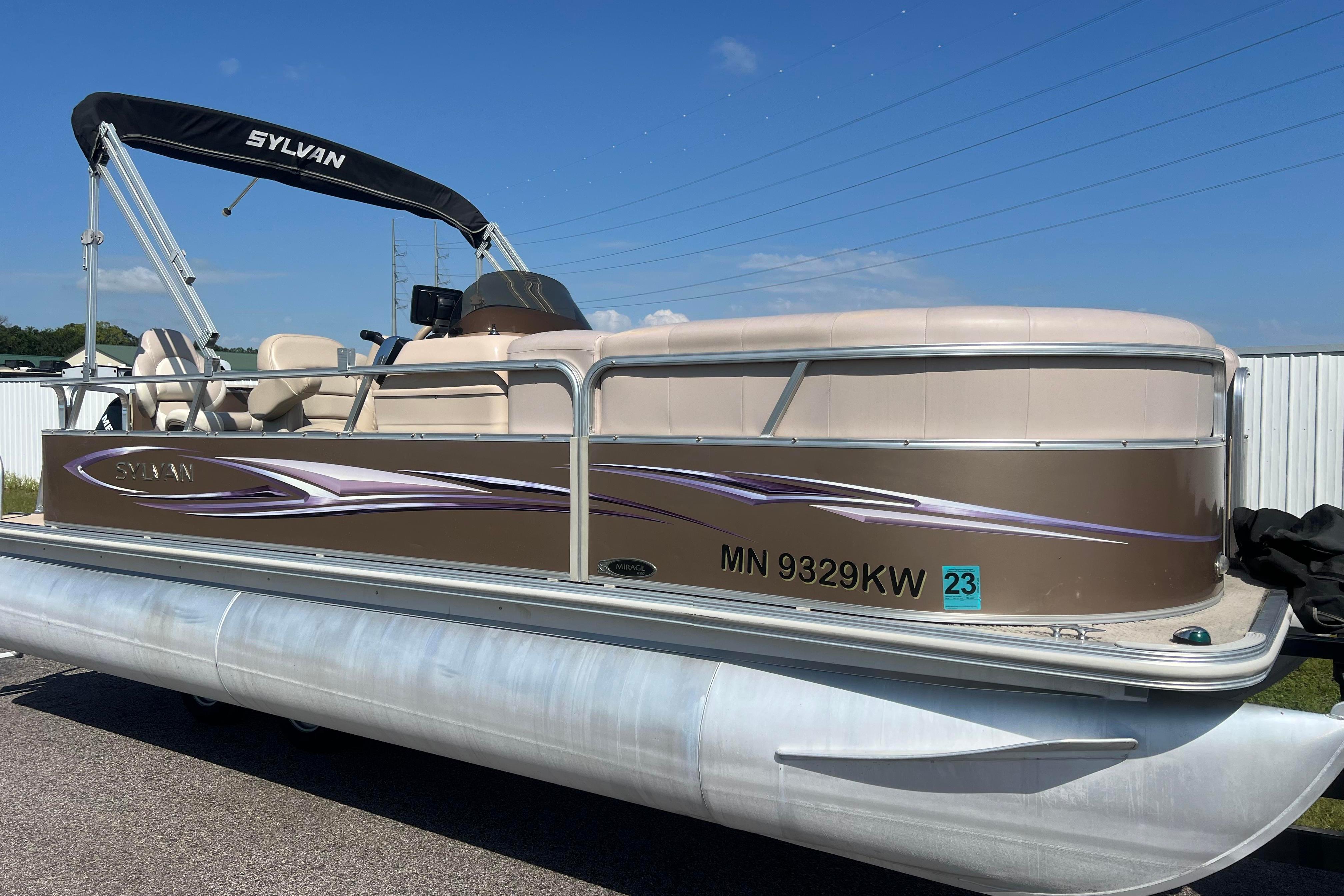 2012 Sylvan 820 MIRAGE PARTY FISH