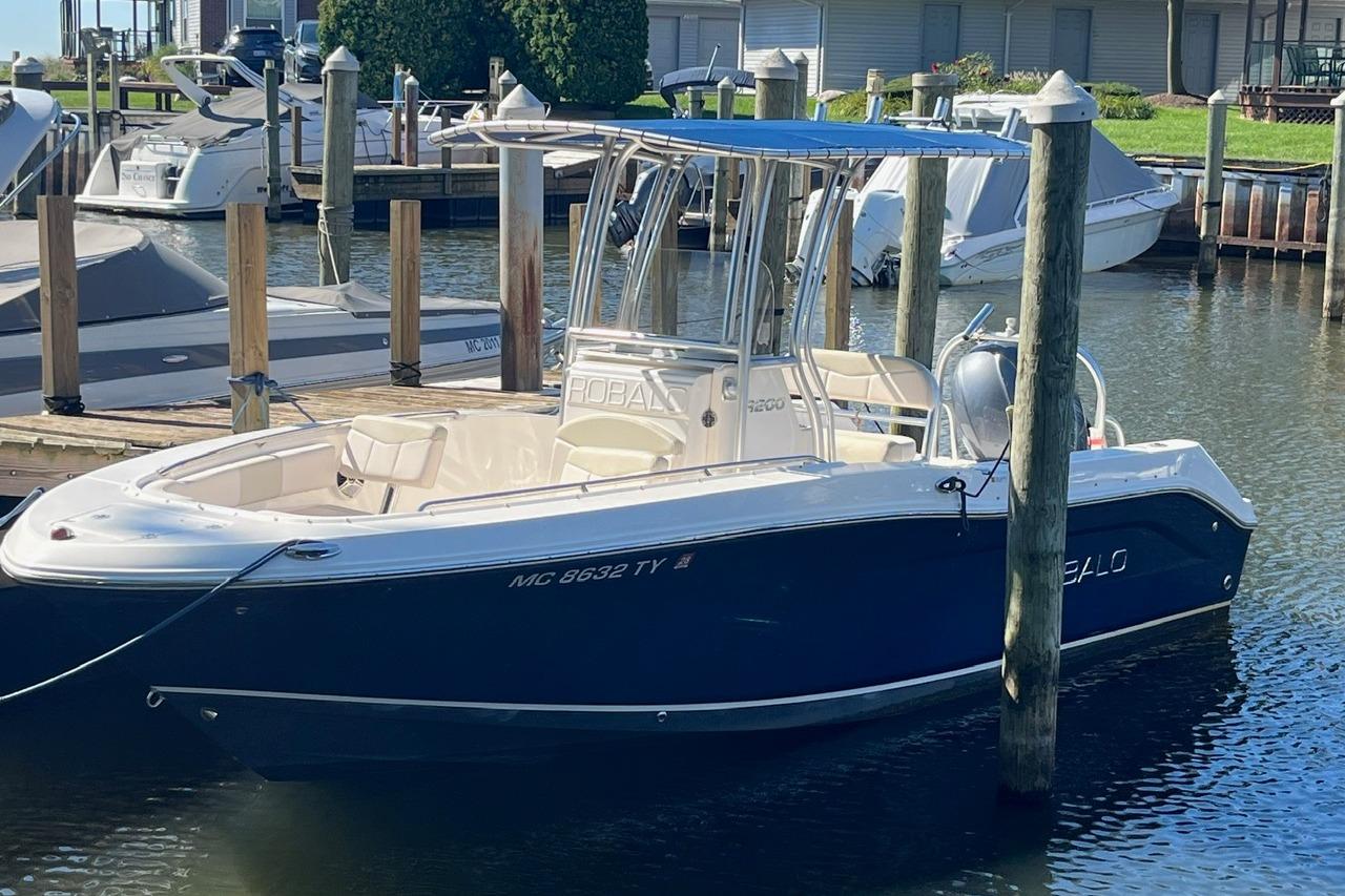 2017 Robalo R200 Center Console