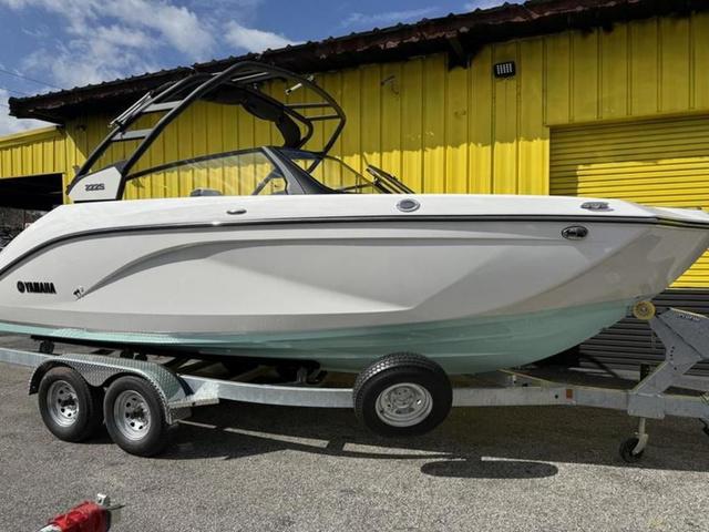 2025 Yamaha Boats 222S