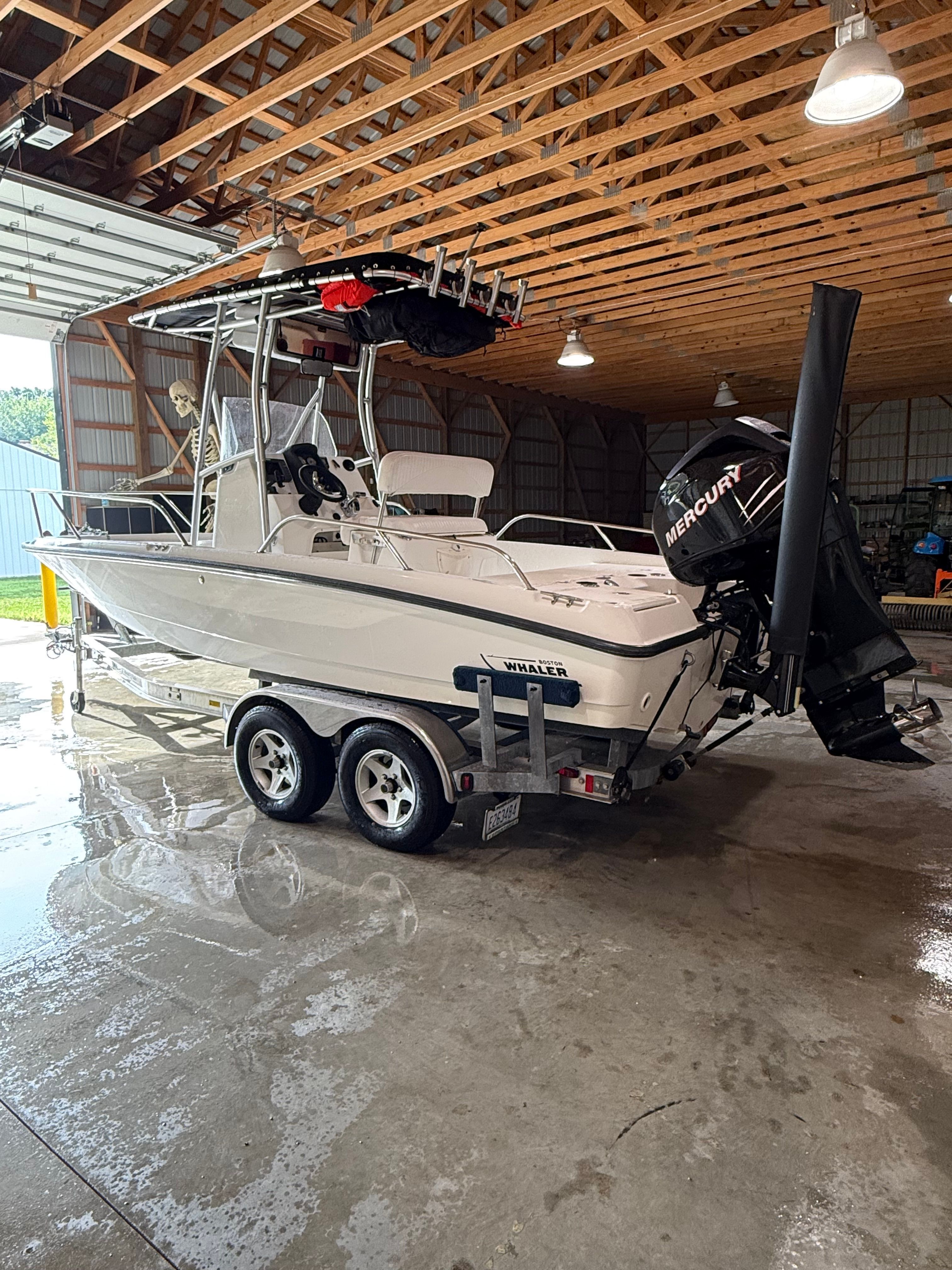 2007 Boston Whaler 200 Dauntless
