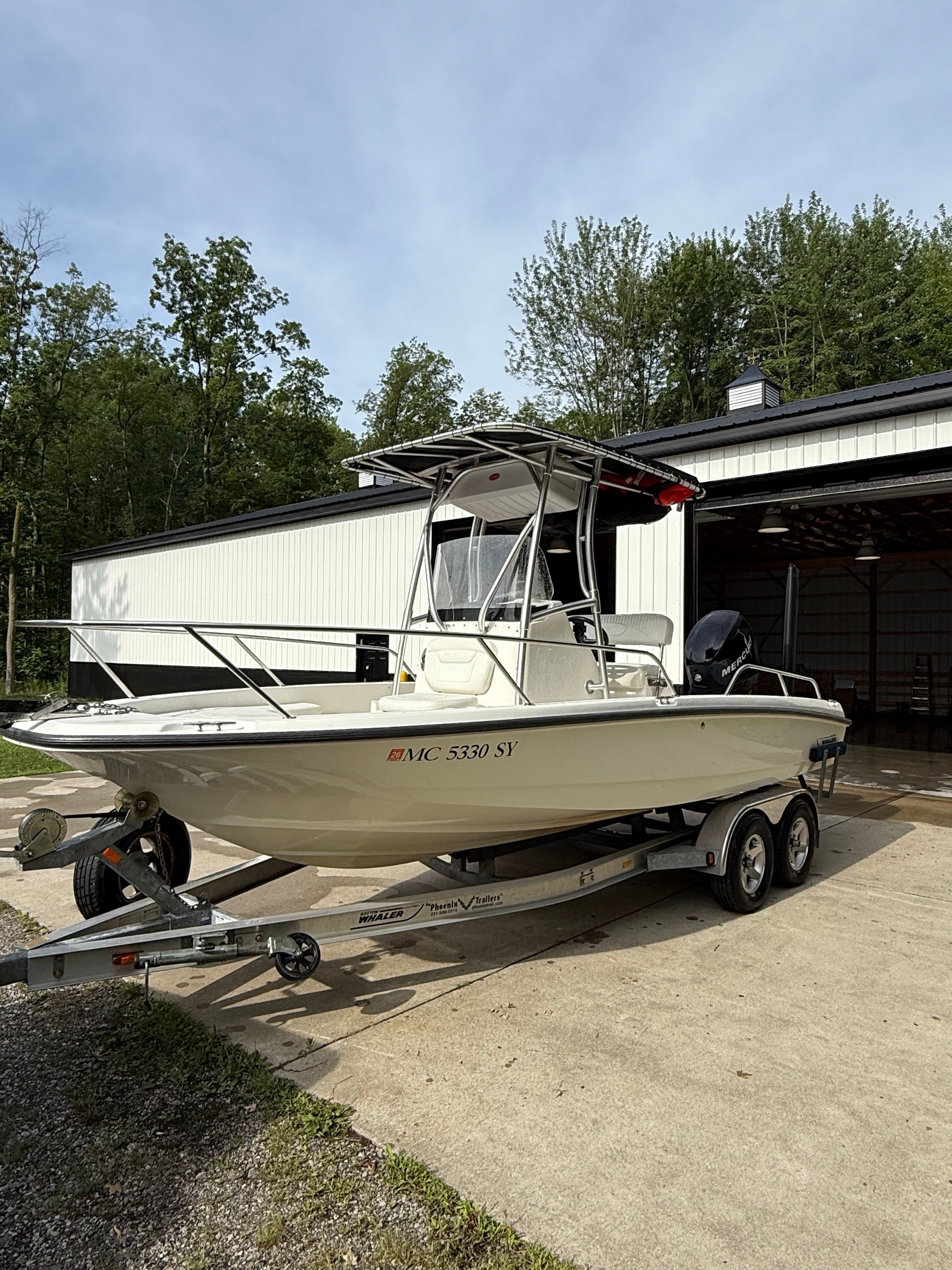 2007 Boston Whaler 200 Dauntless