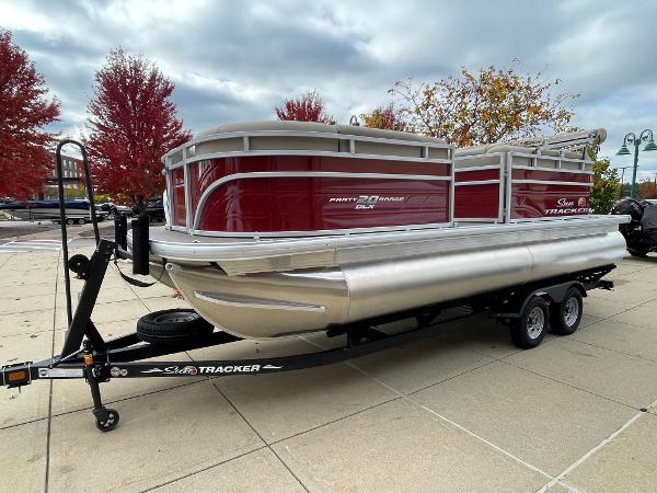 2024 Sun Tracker Party Barge 20 DLX