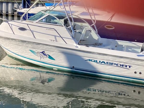 2004 Aquasport 215 Explorer