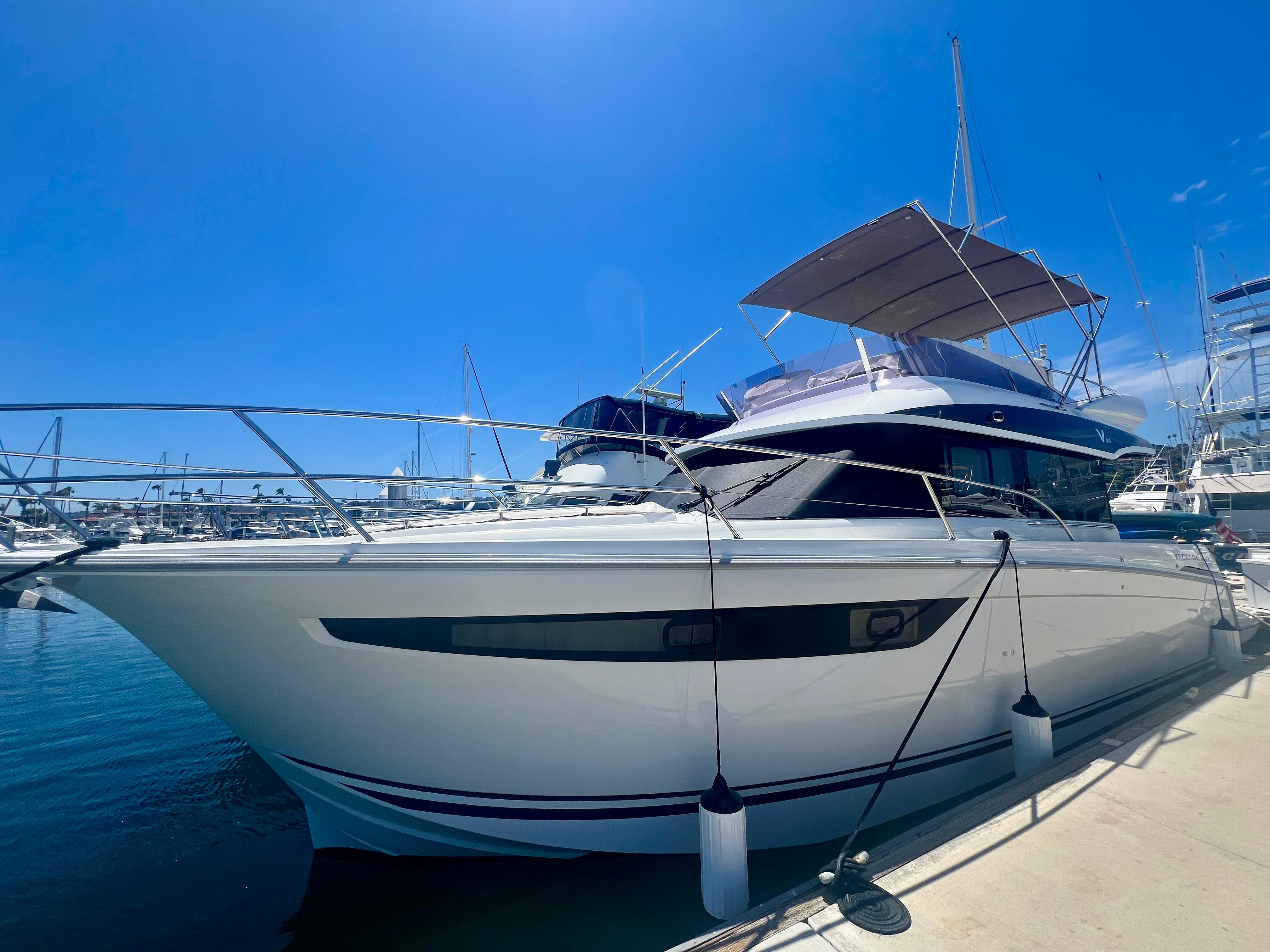 Jeanneau Velasco 43 2017 Jeanneau Velasco 43 yacht docked at marina under clear blue sky.