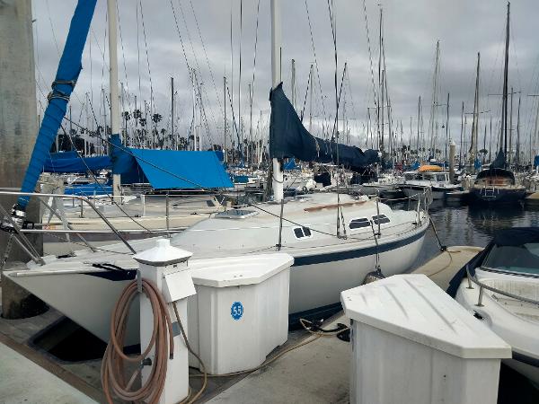 Ericson 28+2 Sailboat docked in marina, Ericson 28+2, 1990 model, surrounded by other boats.