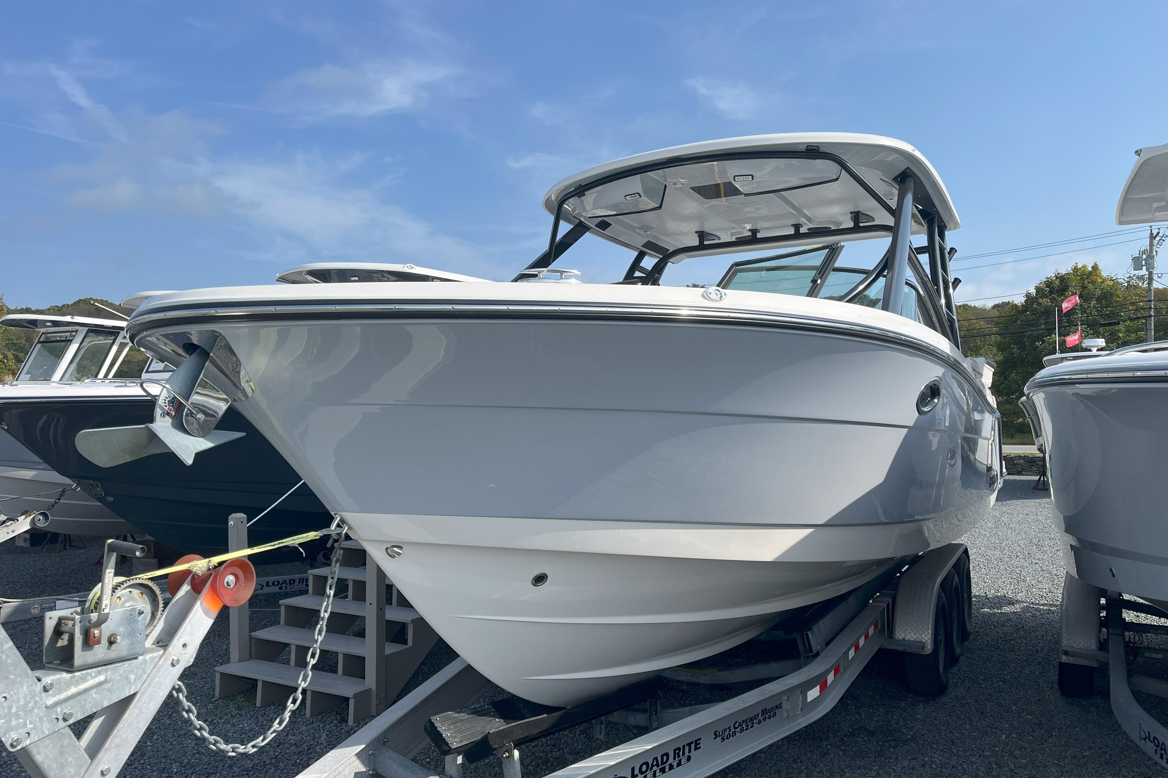 2026 Robalo R317 Dual Console