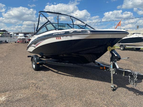 Yamaha Boats AR192 2014 Yamaha Boats AR192 on trailer under a blue sky.