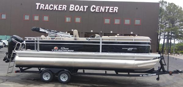 Sun Tracker SportFish 22 DLX 2025 Sun Tracker SportFish 22 DLX pontoon boat at Tracker Boat Center.