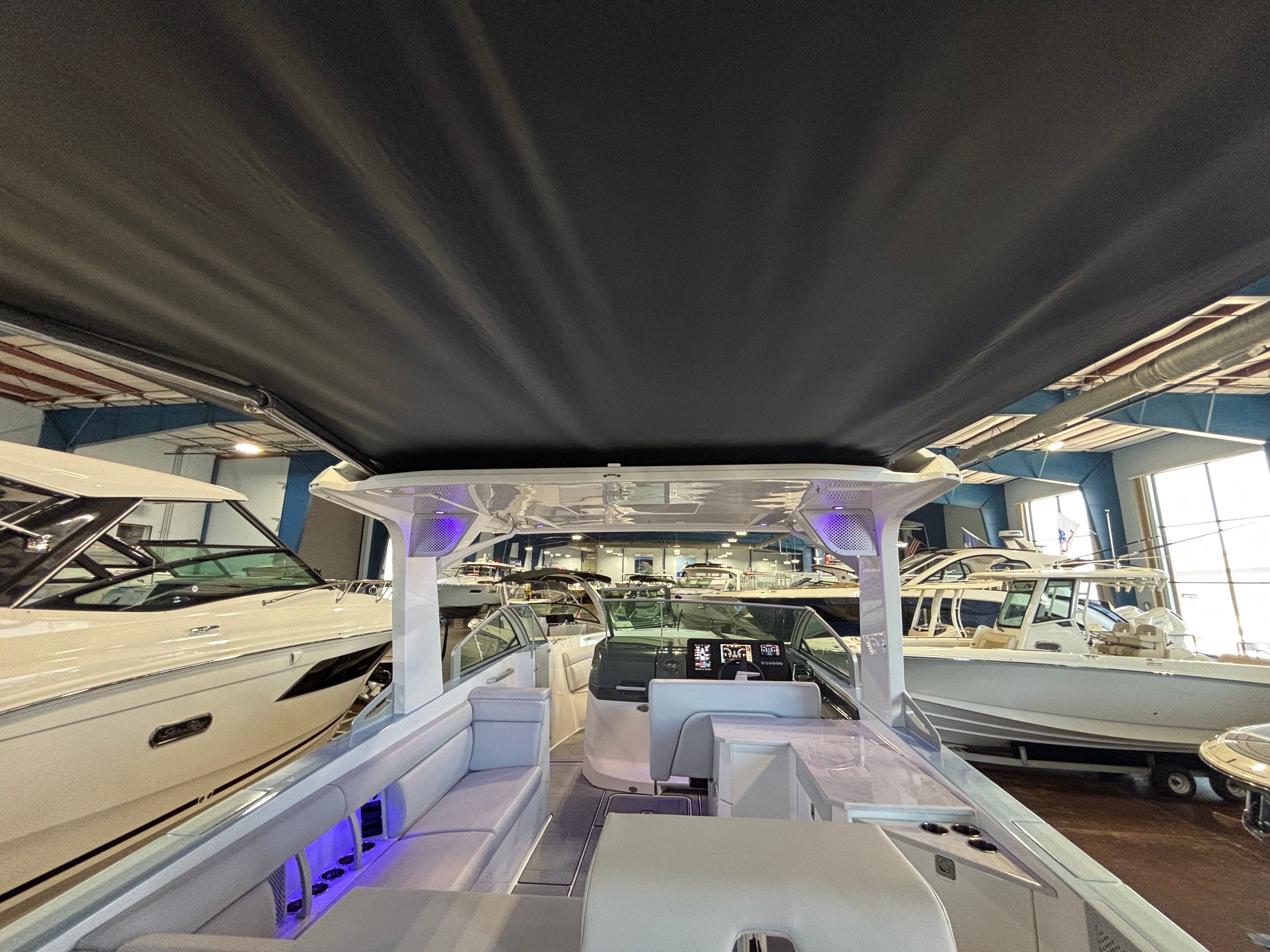 Aviara AV32 Outboard