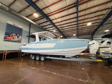 2024 Aviara AV32 Outboard