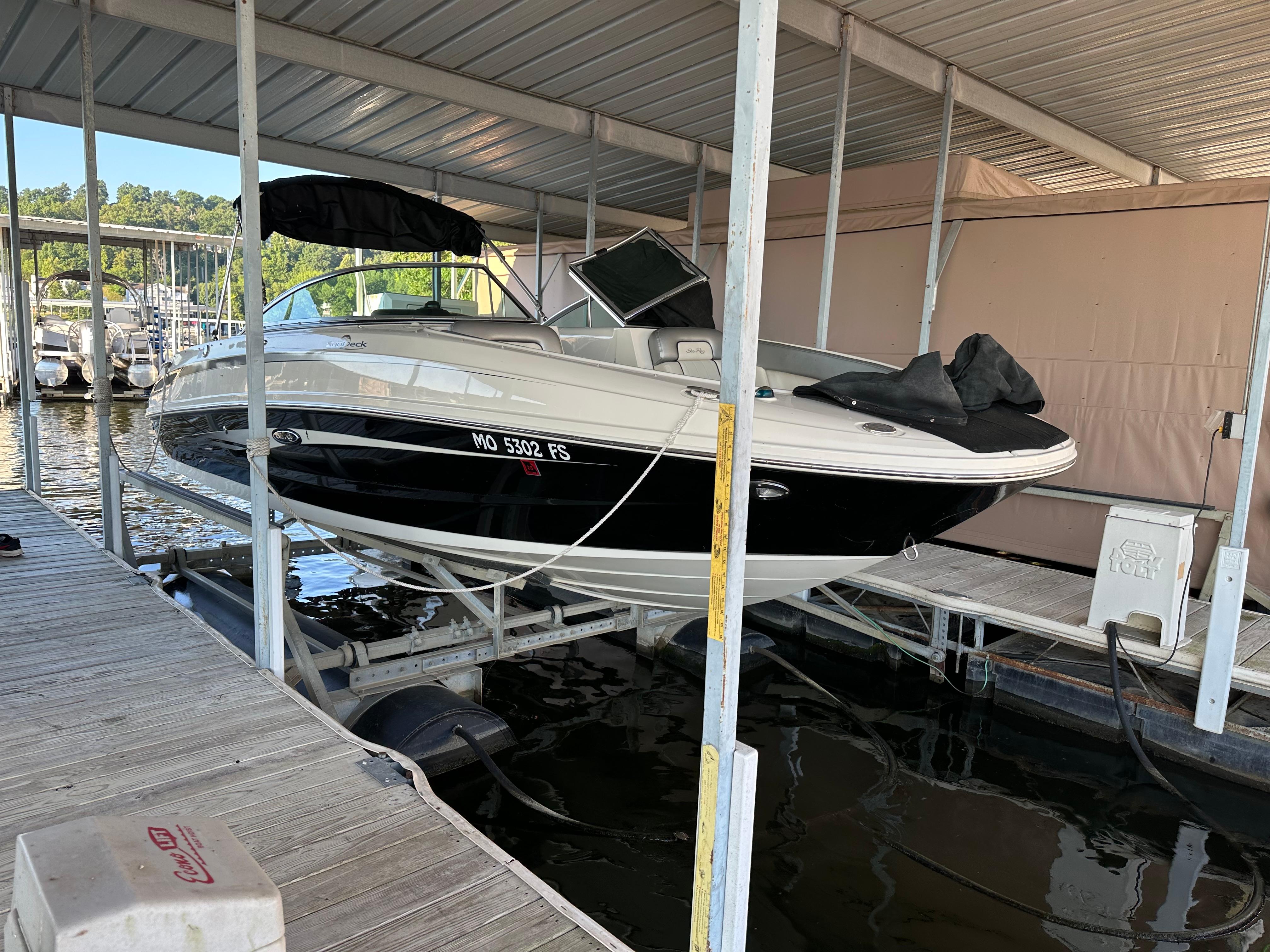 2010 Sea Ray 240 Sundeck