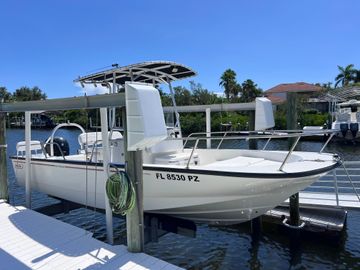 2016 Boston Whaler 210 Montauk