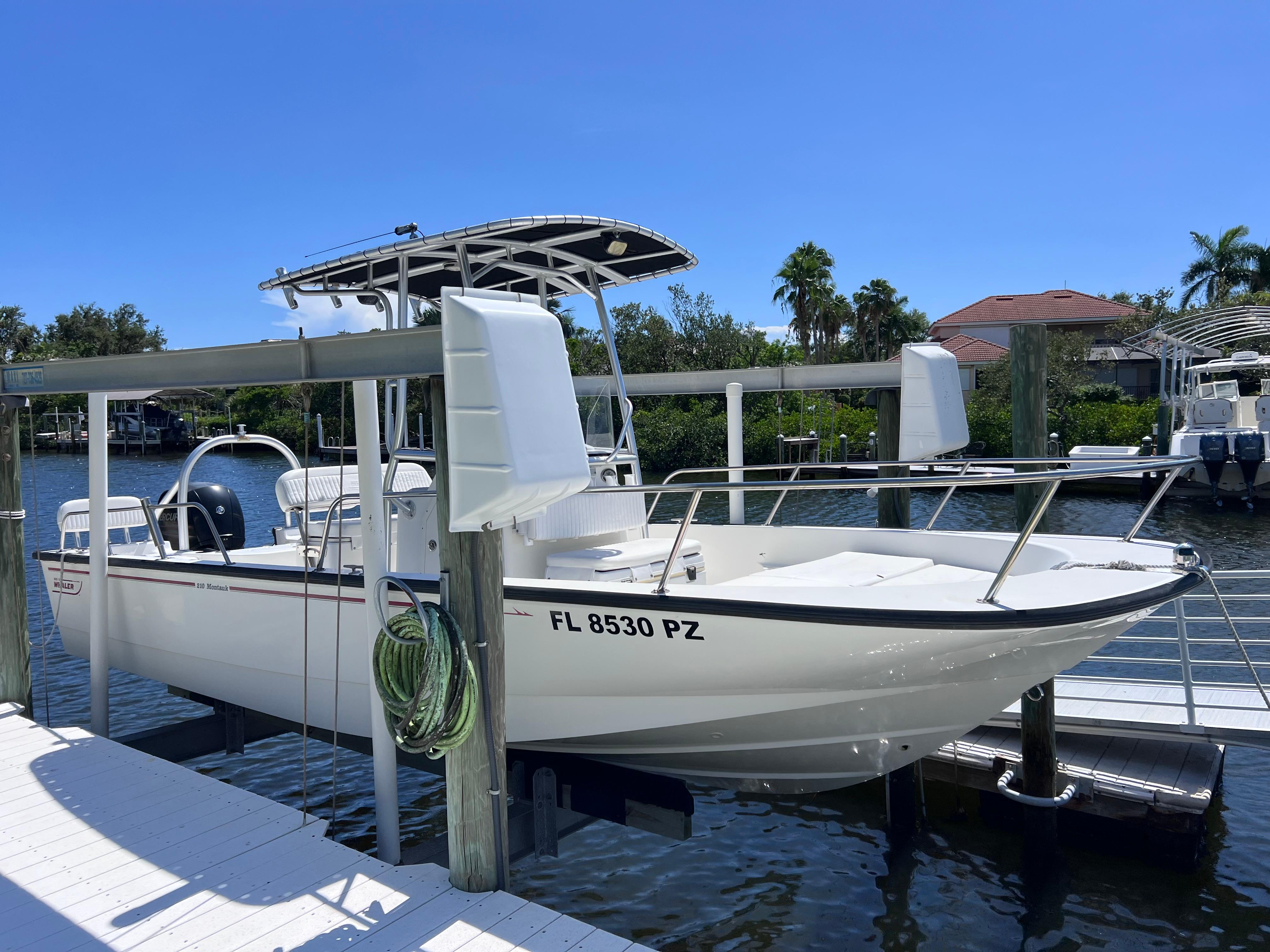 2016 Boston Whaler 210 Montauk