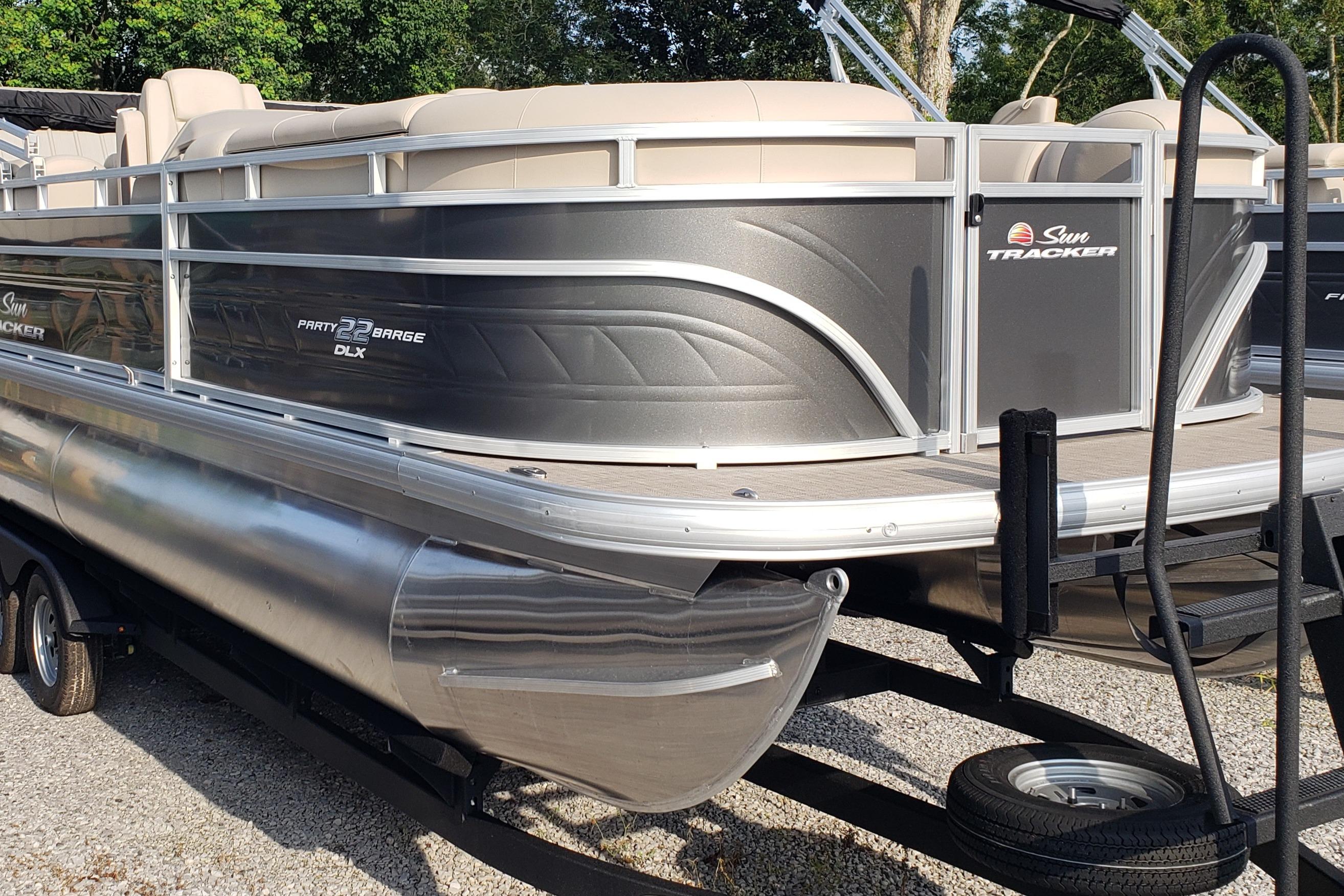 2025 Sun Tracker Party Barge 22 DLX