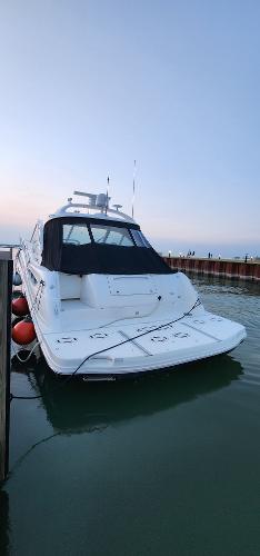 Sea Ray 500 Sundancer 2009 Sea Ray 500 Sundancer yacht docked in calm waters at sunset.