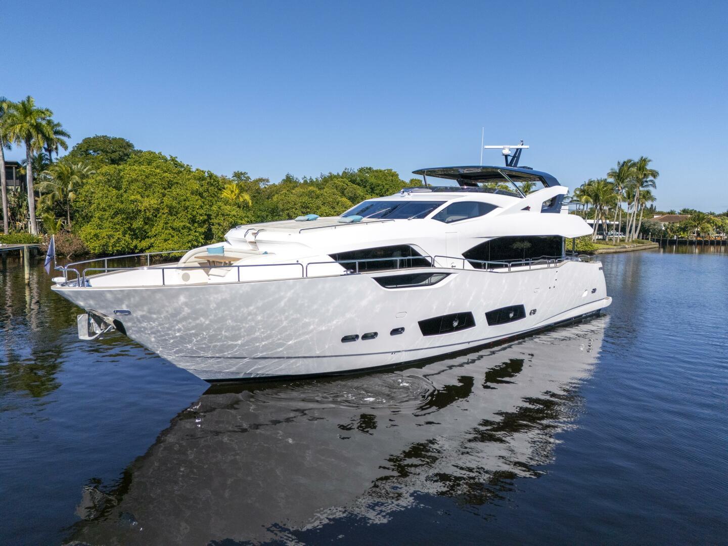 2025 Sunseeker 95 Yacht