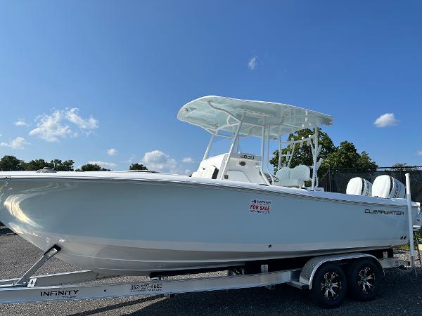 2023 Clearwater 2800 Center Console