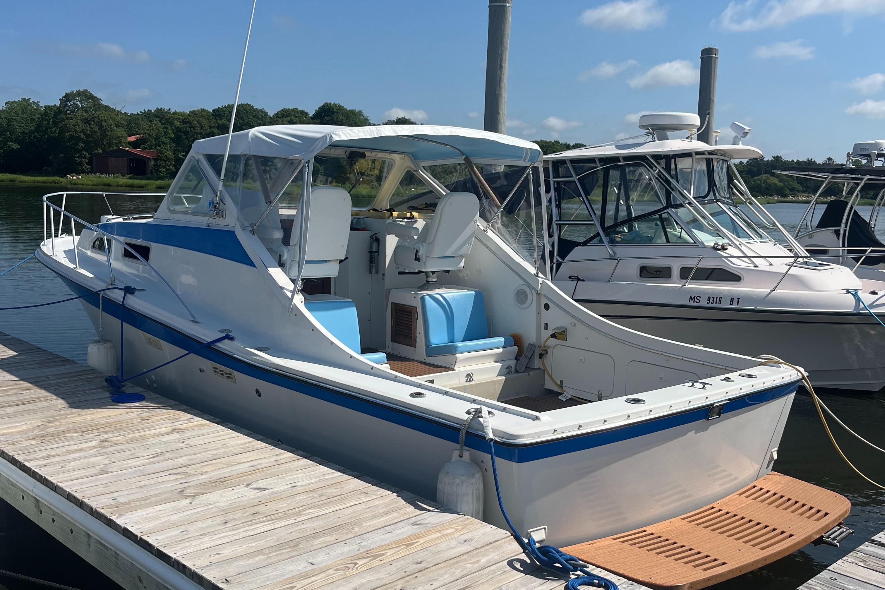 1976 Uniflite 28 Salty Dog