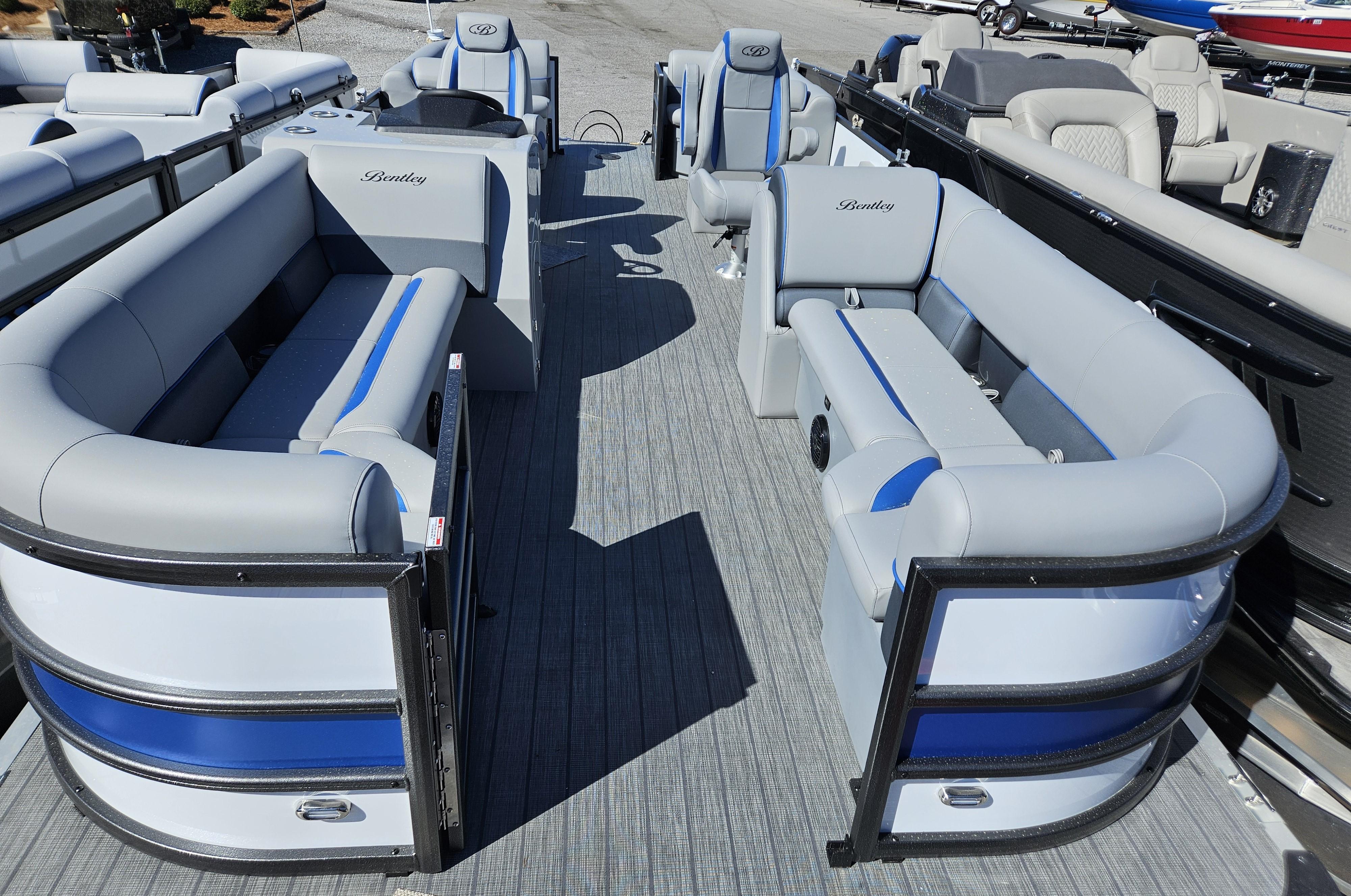 Bentley Pontoons Legacy 243 Navigator