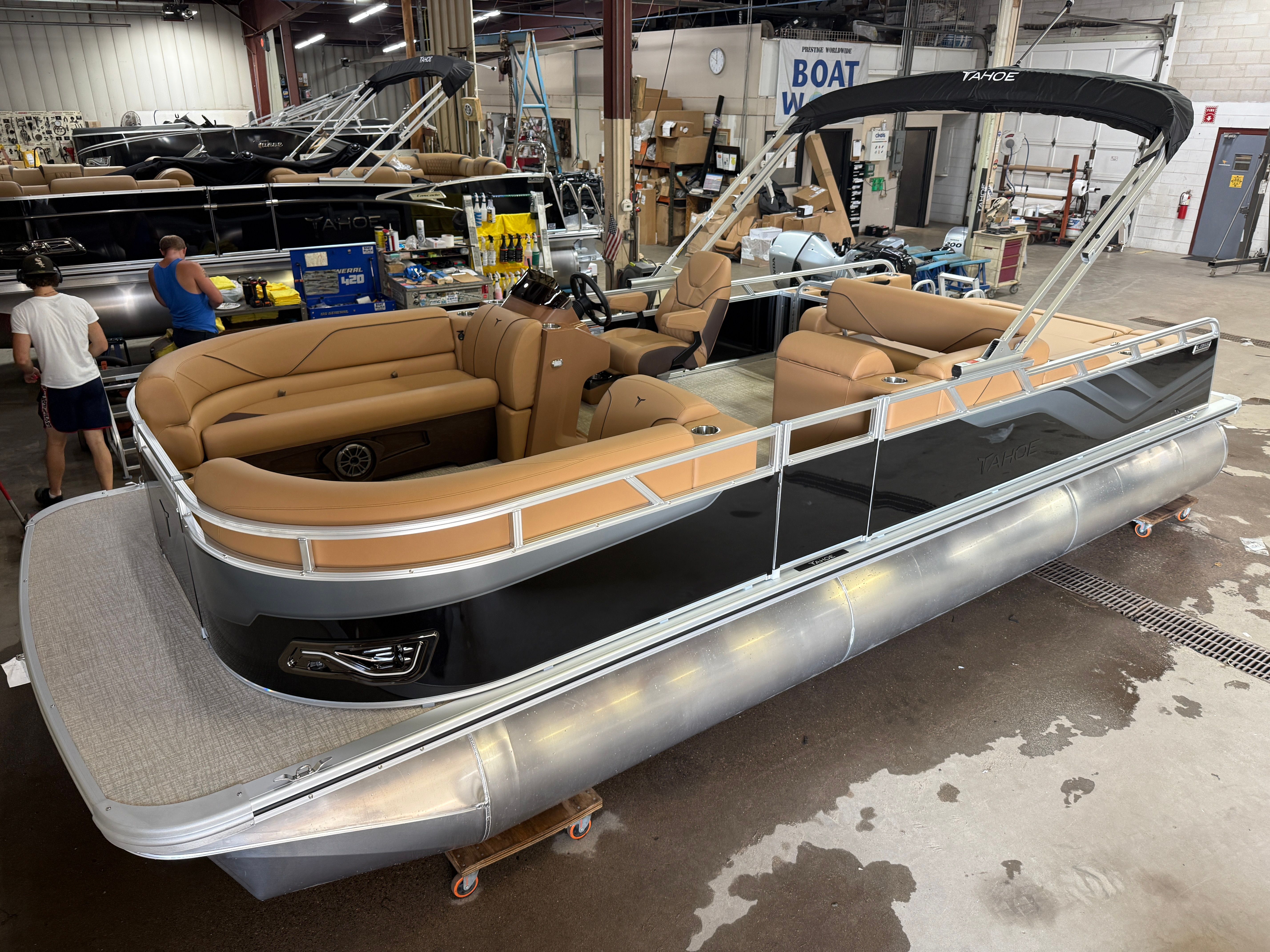 2025 Tahoe Sport 2385 Swingback (VRB) & Honda 4-Stroke EFI