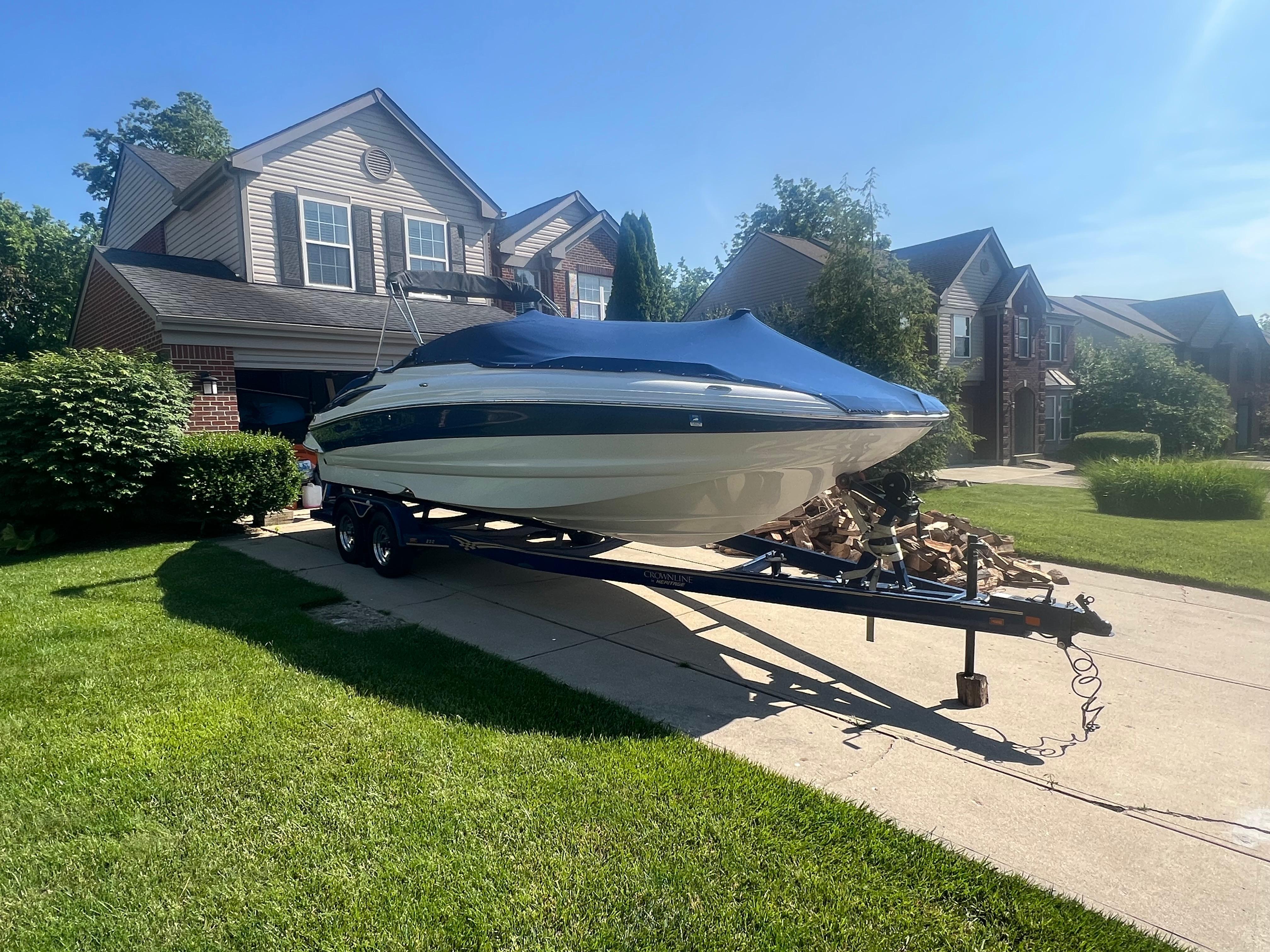 2006 Crownline 252 EX