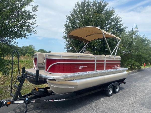 2024 Sun Tracker Party Barge 20 DLX