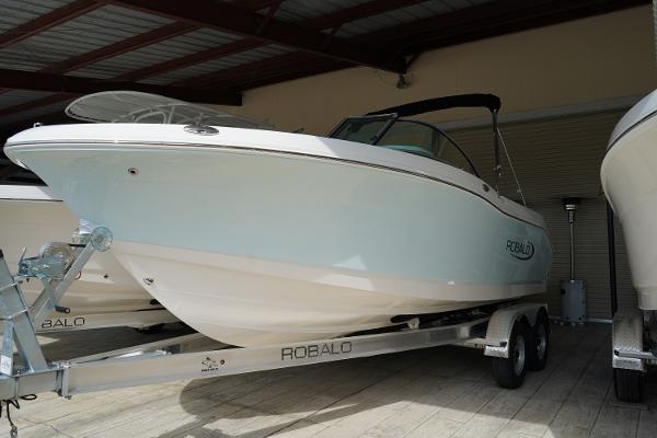 Robalo R207 Dual Console 2025 Robalo R207 Dual Console boat on trailer in storage facility.