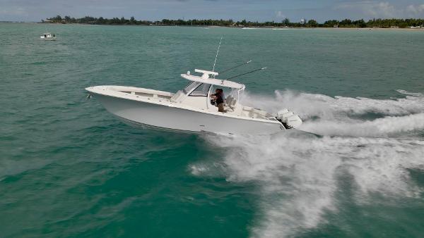 2024 Front Runner 36 Center Console