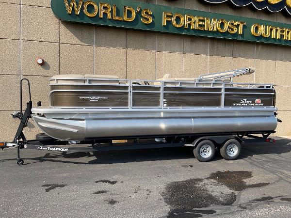2025 Sun Tracker SportFish 22 DLX
