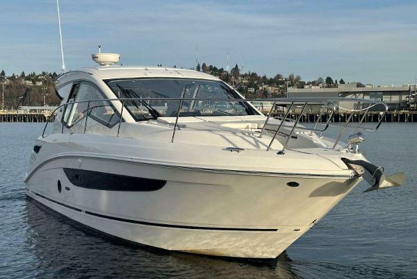 2017 Sea Ray Sundancer 350 Coupe