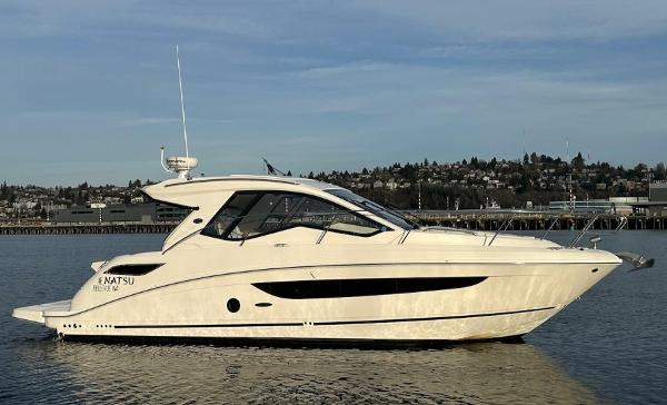 2017 Sea Ray Sundancer 350 Coupe