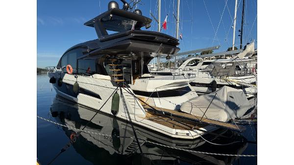 Galeon 700 Sky