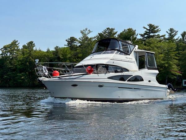 2005 Carver 41 Cockpit Motor Yacht