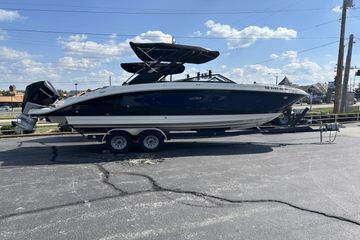 2022 Sea Ray 270 Sundeck Outboard