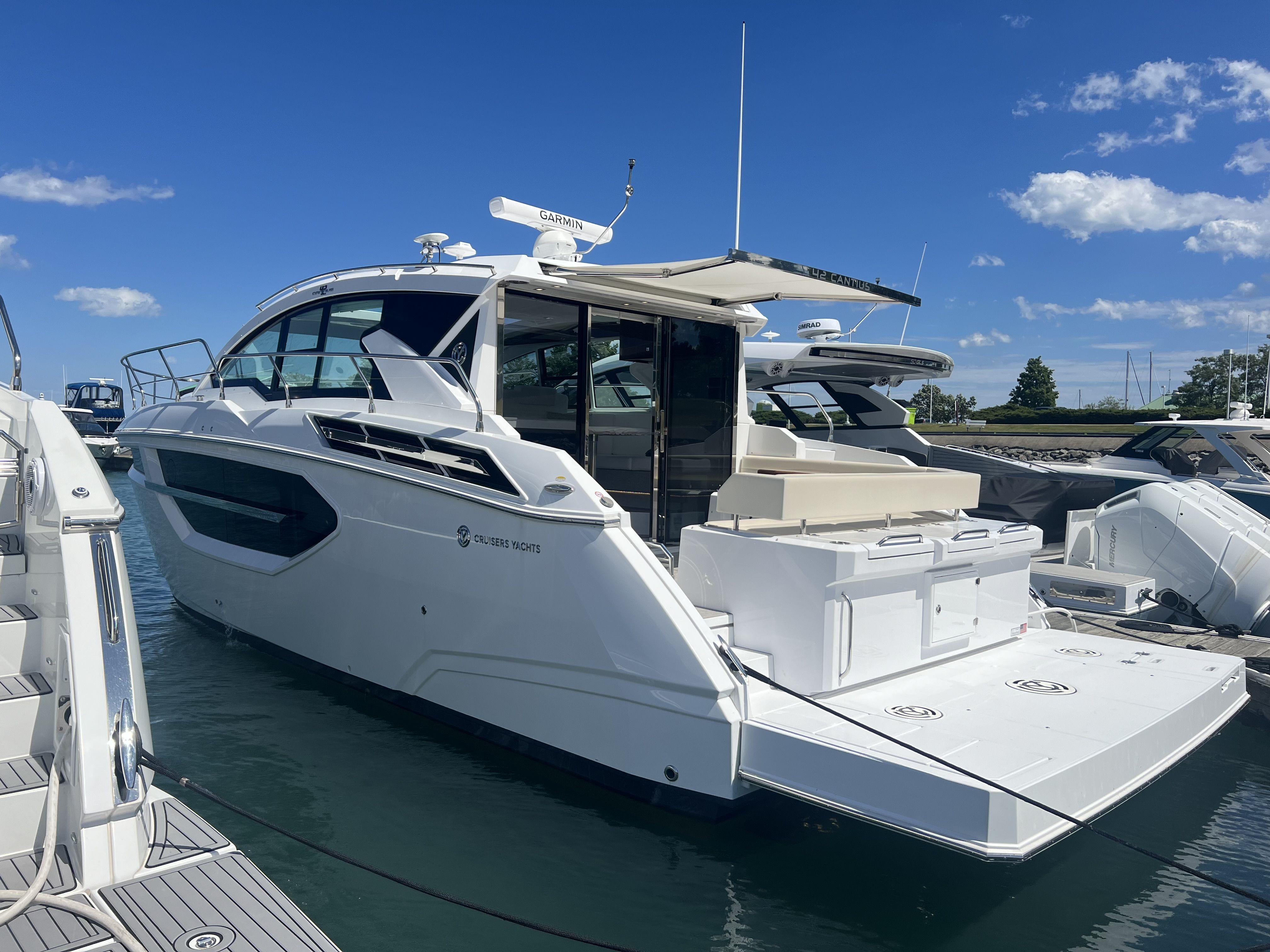 2024 Cruisers Yachts 42 Cantius