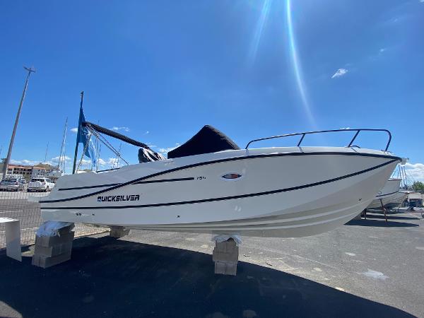 Quicksilver Activ 755 Sundeck