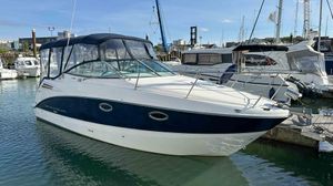 Maxum 2700 SE 2008 Maxum 2700 SE boat docked in a marina, featuring a sleek design and blue canopy.