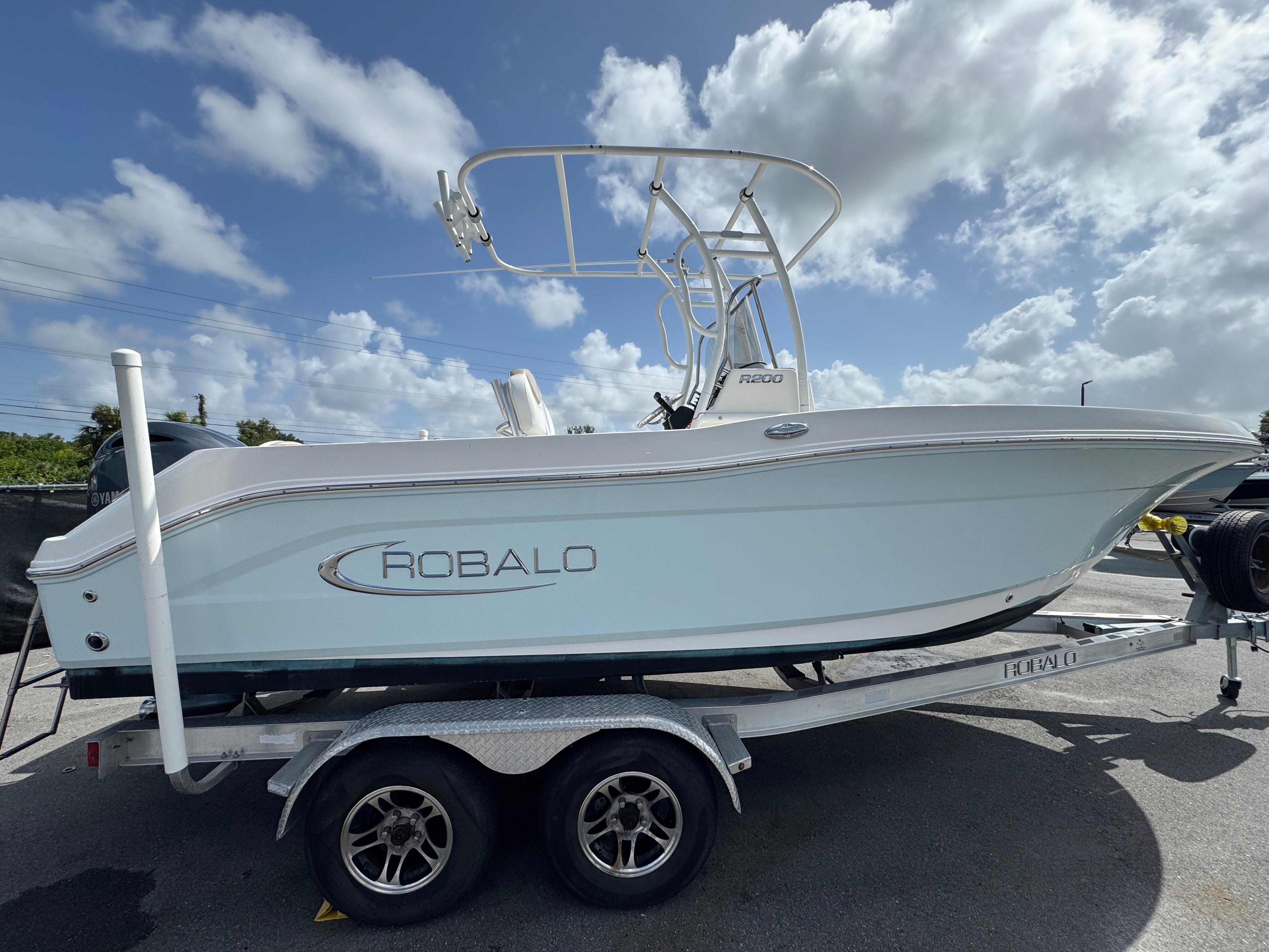 2017 Robalo R200 Center Console