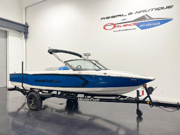MasterCraft ProStar 2024 MasterCraft ProStar boat on trailer in showroom.