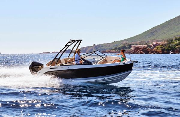 2025 Quicksilver Activ 675 Bowrider